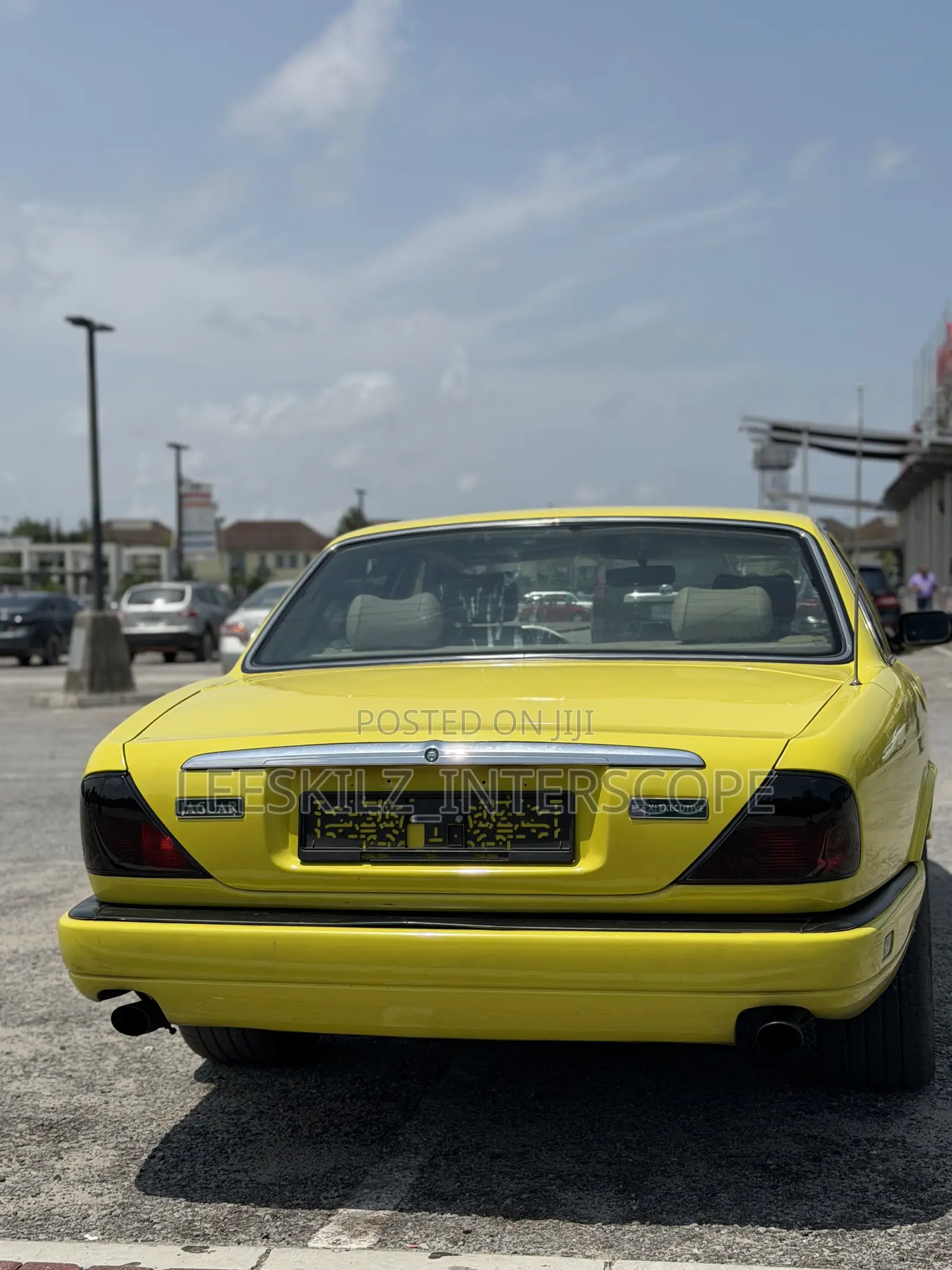 Jaguar XJ 2000 Yellow