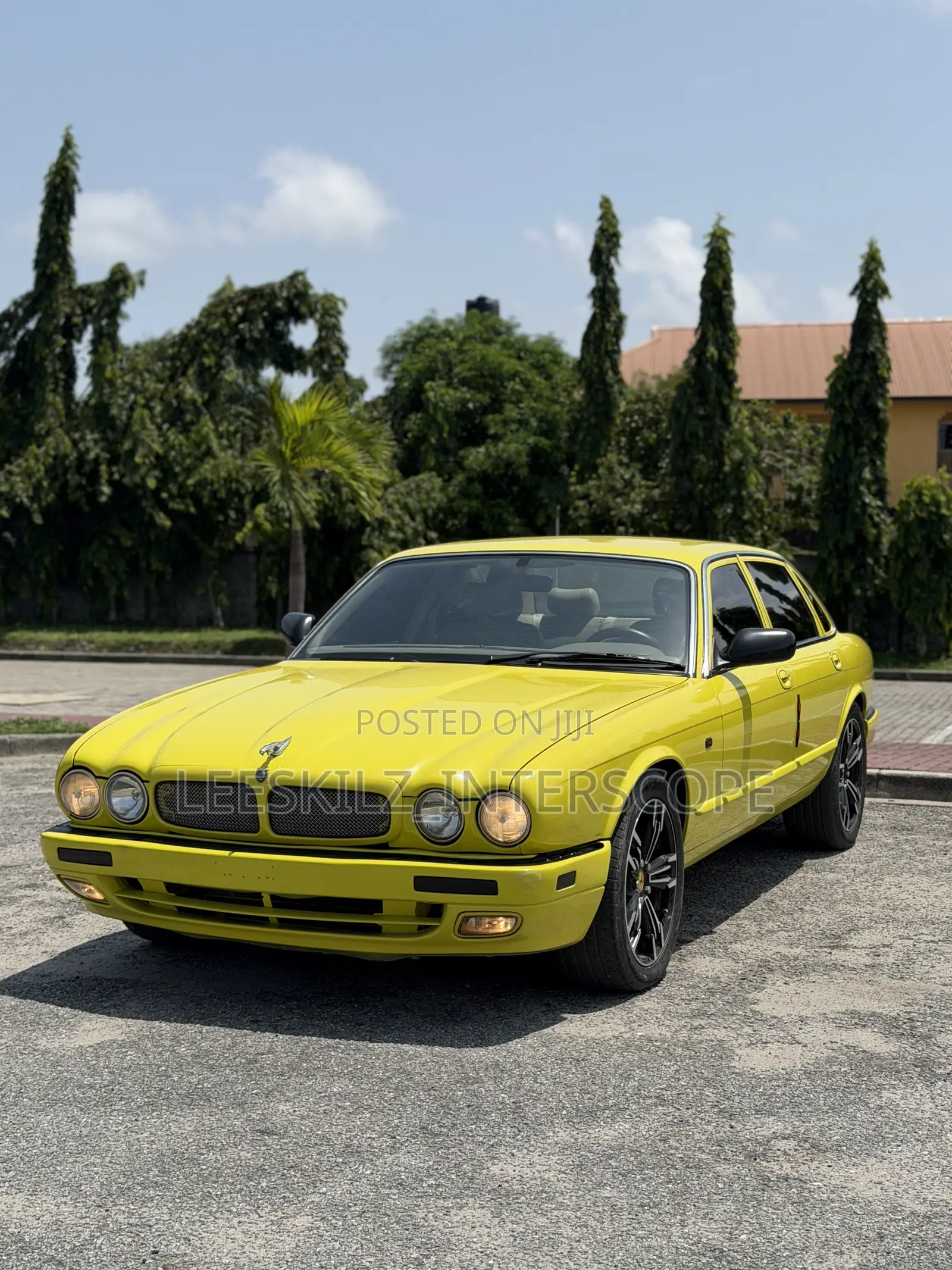 Jaguar XJ 2000 Yellow