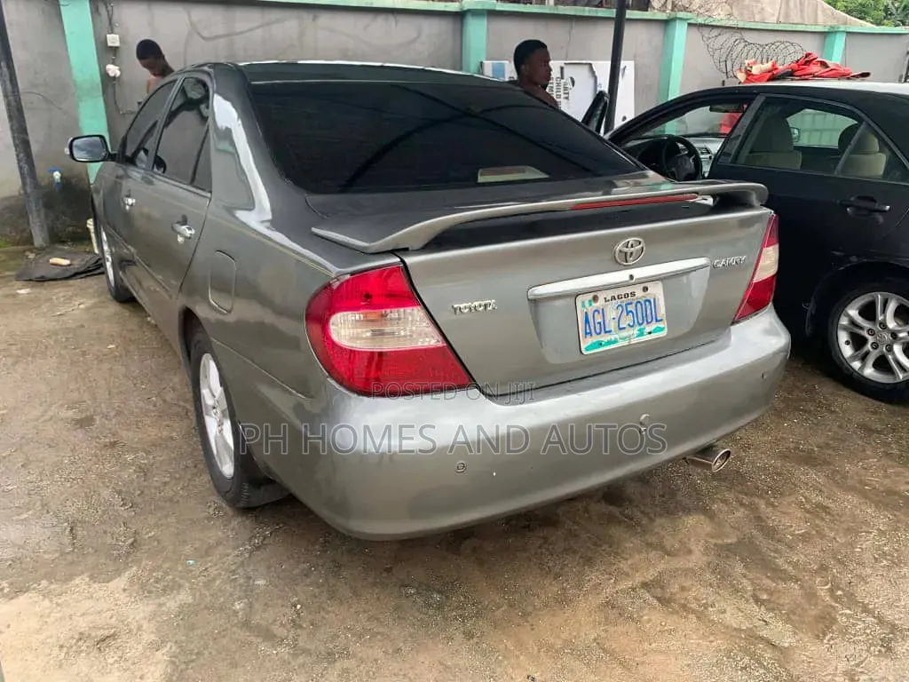 Toyota Camry 2004 Gray