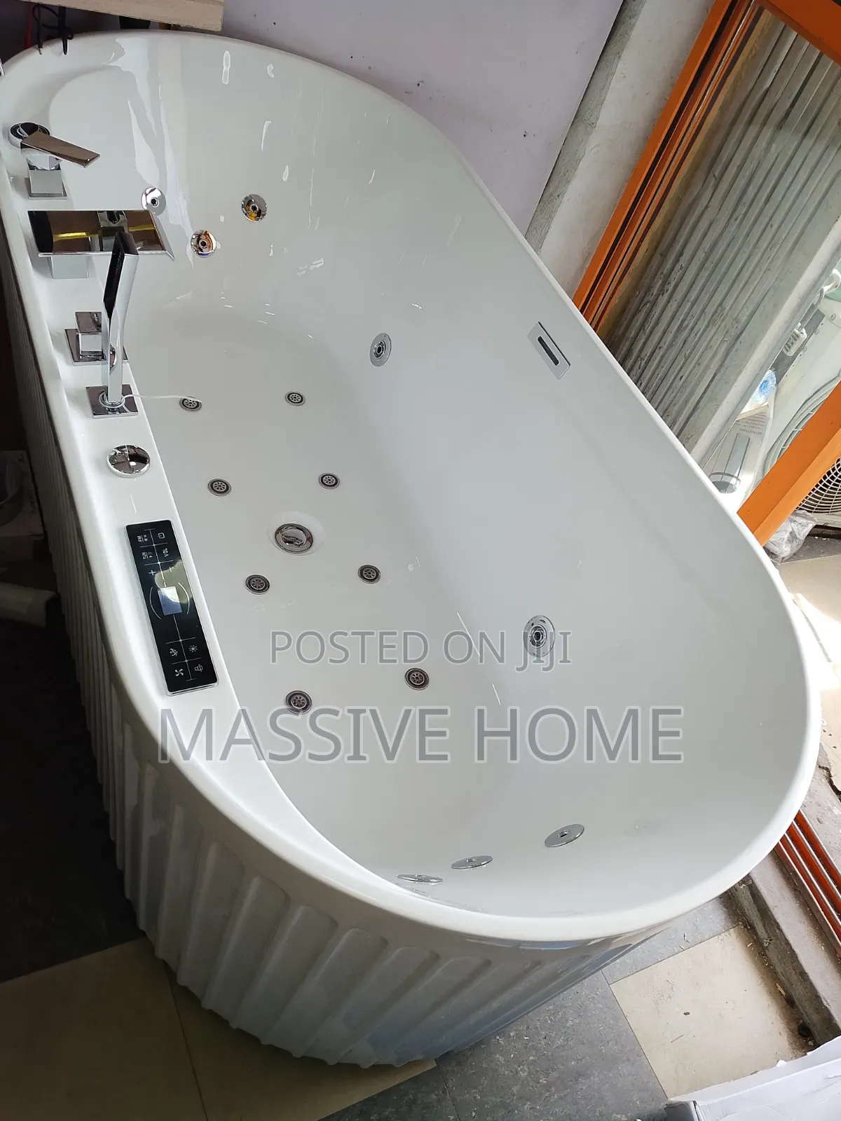 Luxury Acrylic Jacuzzi Tub With Full Accessories Oval White Shape