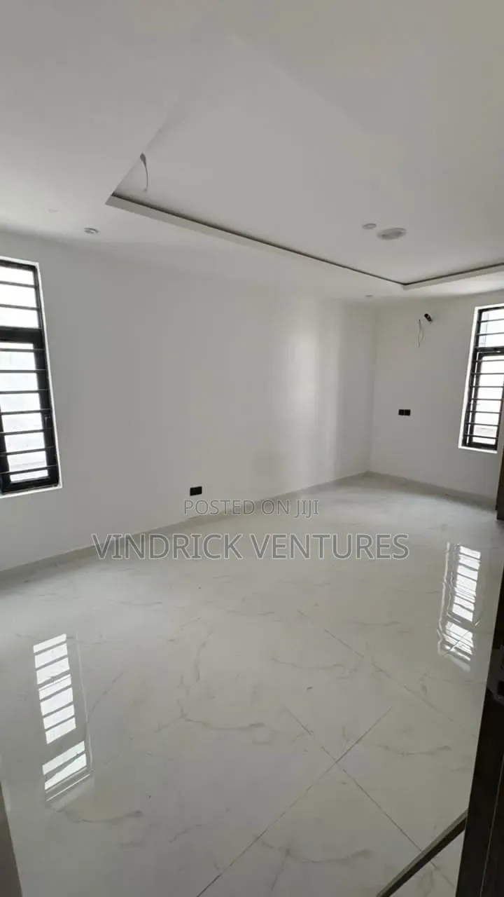 2bdrm Apartment in An Estate Along for rent