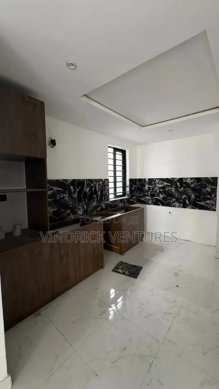 2bdrm Apartment in An Estate Along for rent