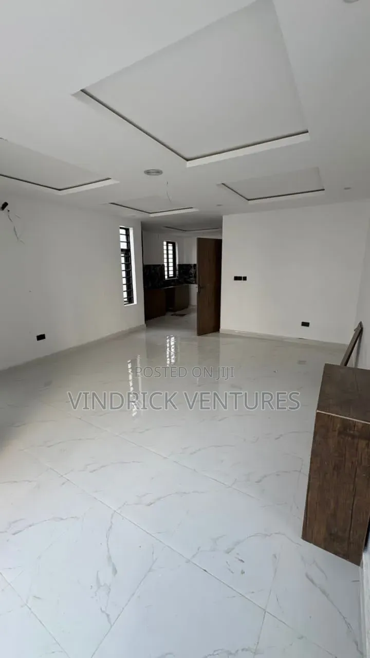 2bdrm Apartment in An Estate Along for rent
