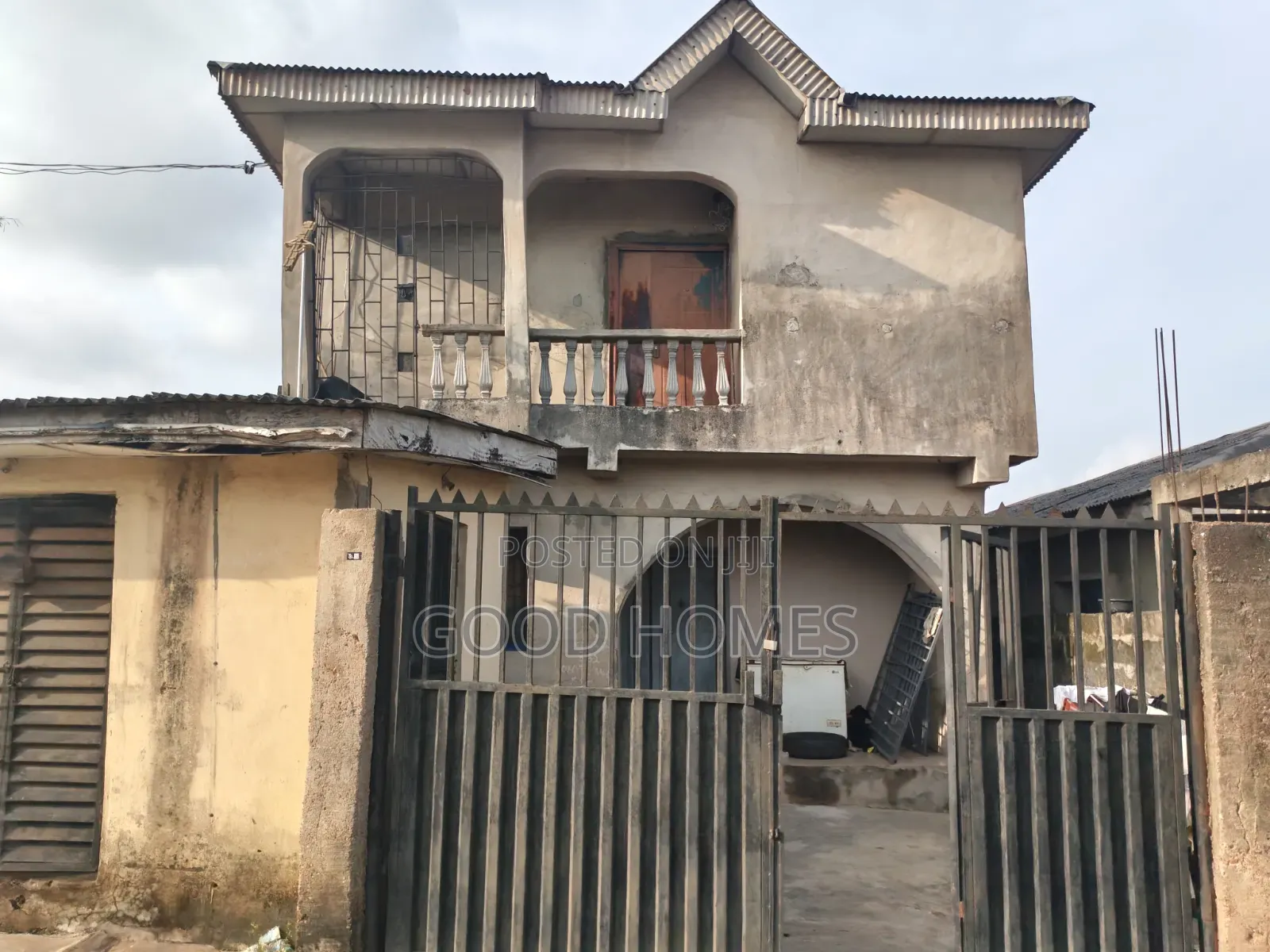 6bdrm Block of Flats in Afolabi, Igando / Ikotun/Igando for sale