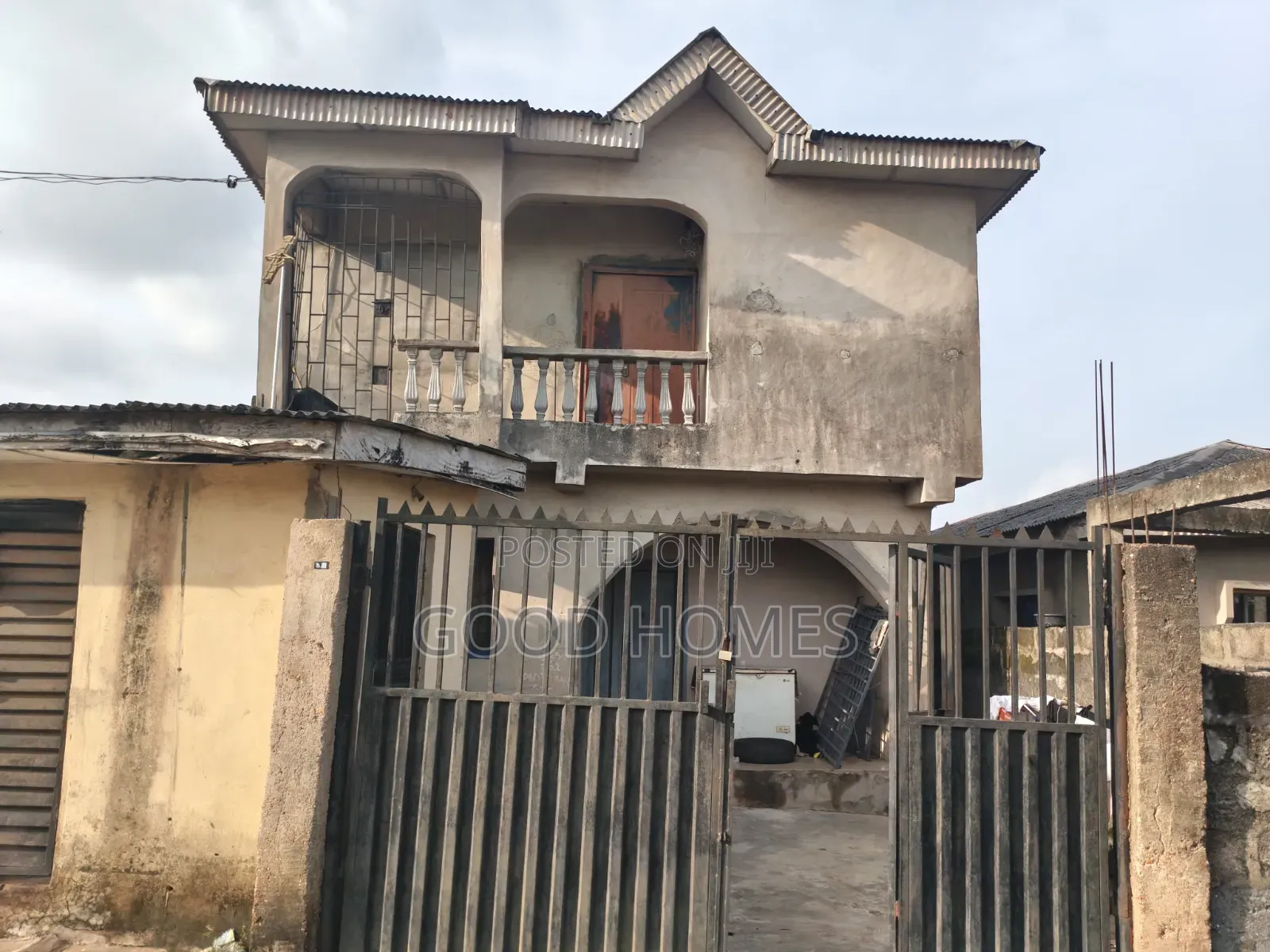 6bdrm Block of Flats in Afolabi, Igando / Ikotun/Igando for sale