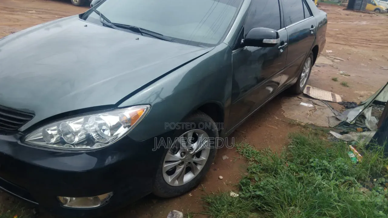 Toyota Camry 2004 Gray