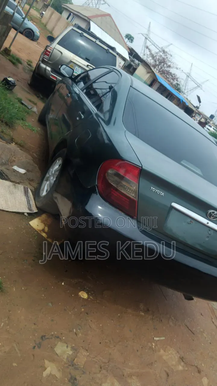 Toyota Camry 2004 Gray