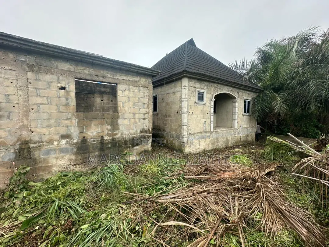 6bdrm Bungalow in Sholebo Estate, for sale