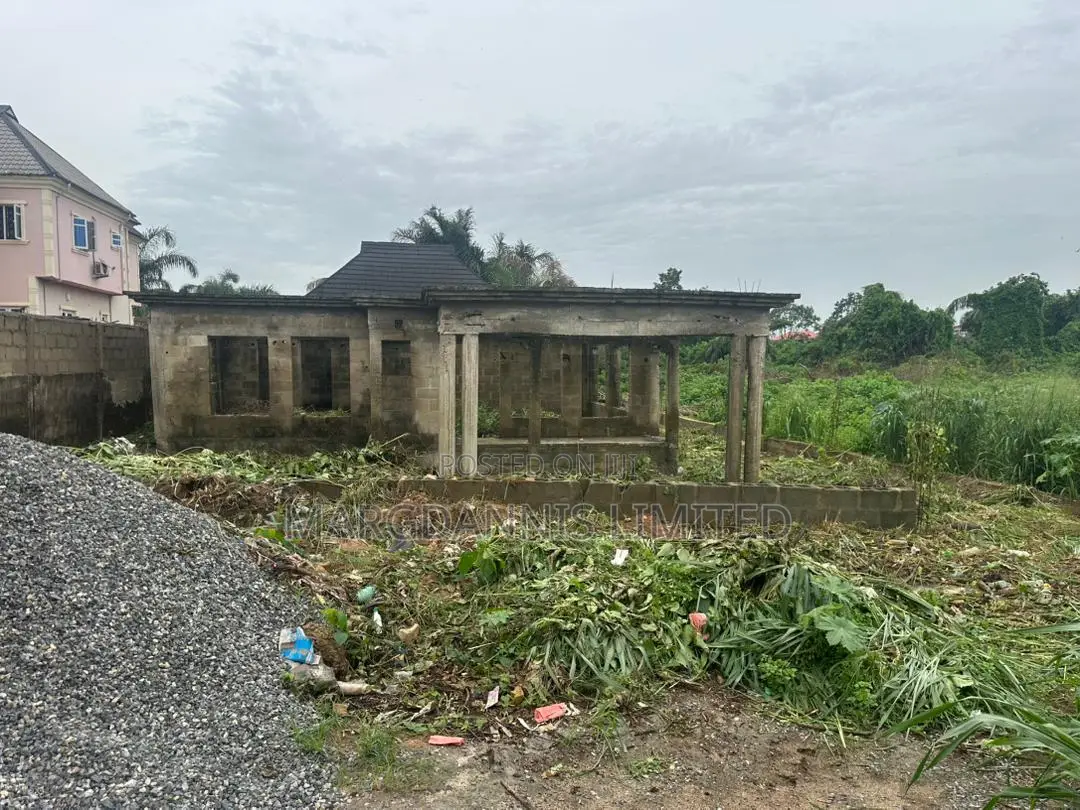6bdrm Bungalow in Sholebo Estate, for sale