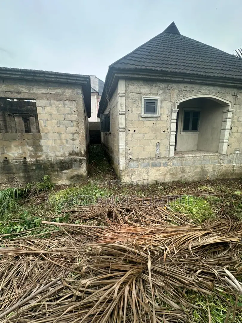 6bdrm Bungalow in Sholebo Estate, for sale