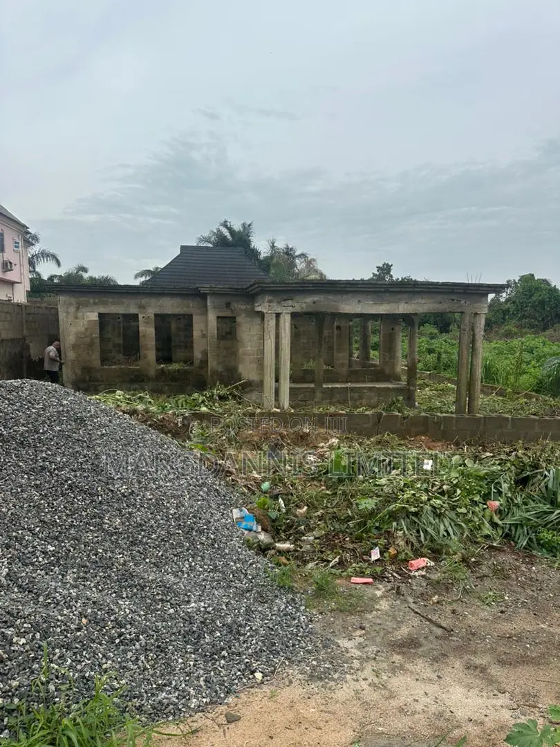 6bdrm Bungalow in Sholebo Estate, for sale