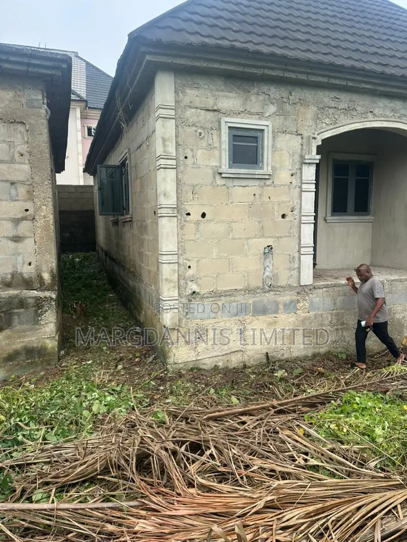 6bdrm Bungalow in Sholebo Estate, for sale