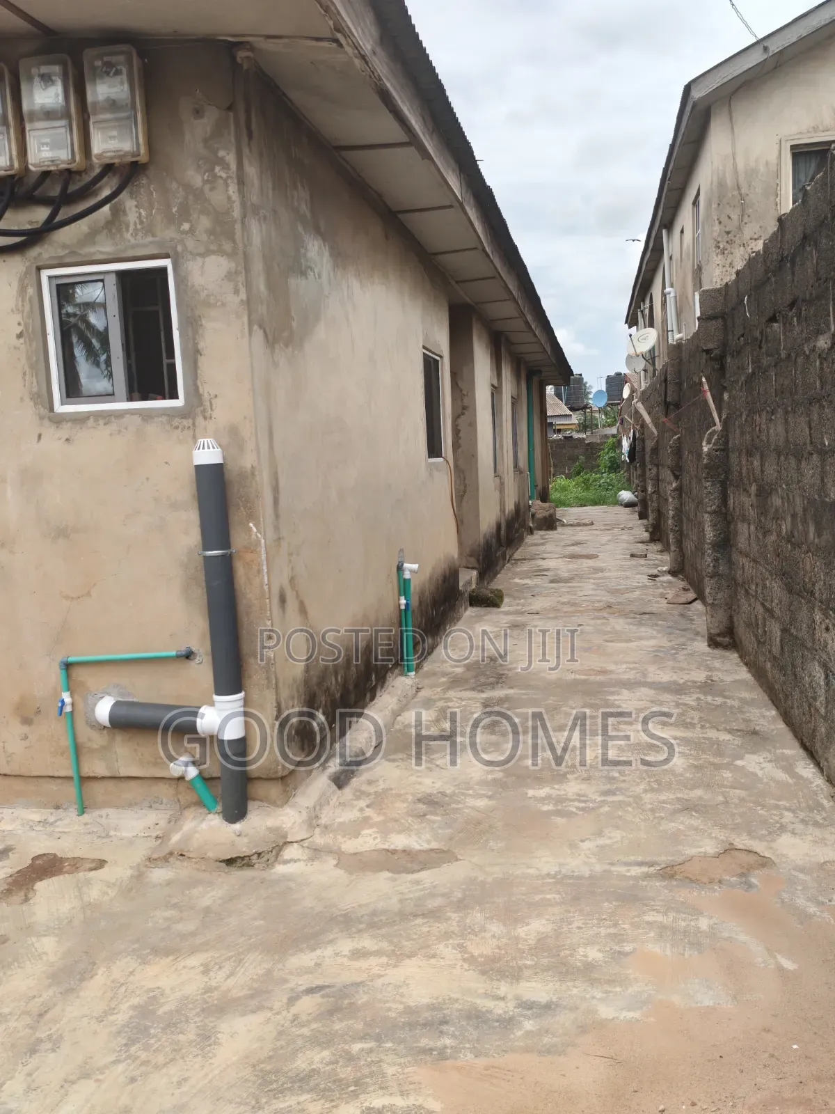 20bdrm Block of Flats in Akesan, Igando / Ikotun/Igando for sale