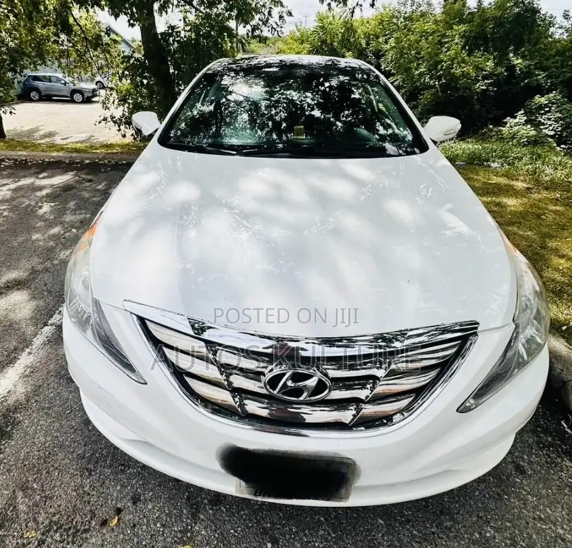 Hyundai Sonata Limited 2.0T Sedan (2.0L 4cyl 6A) 2013 White