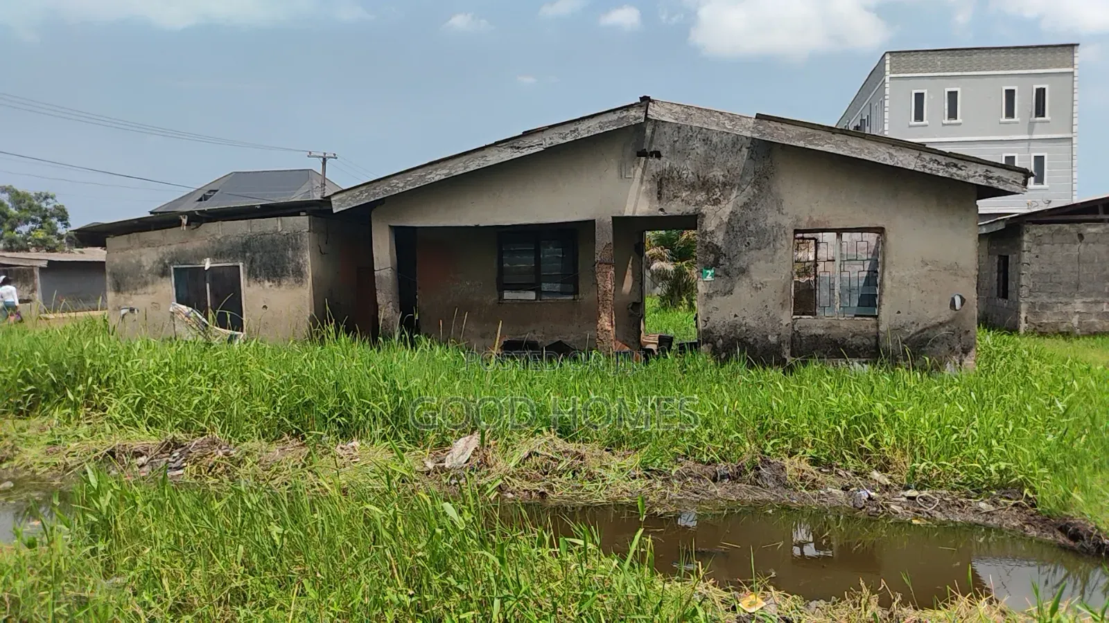 6bdrm Room & Parlour in Budebu, Ijegun for sale