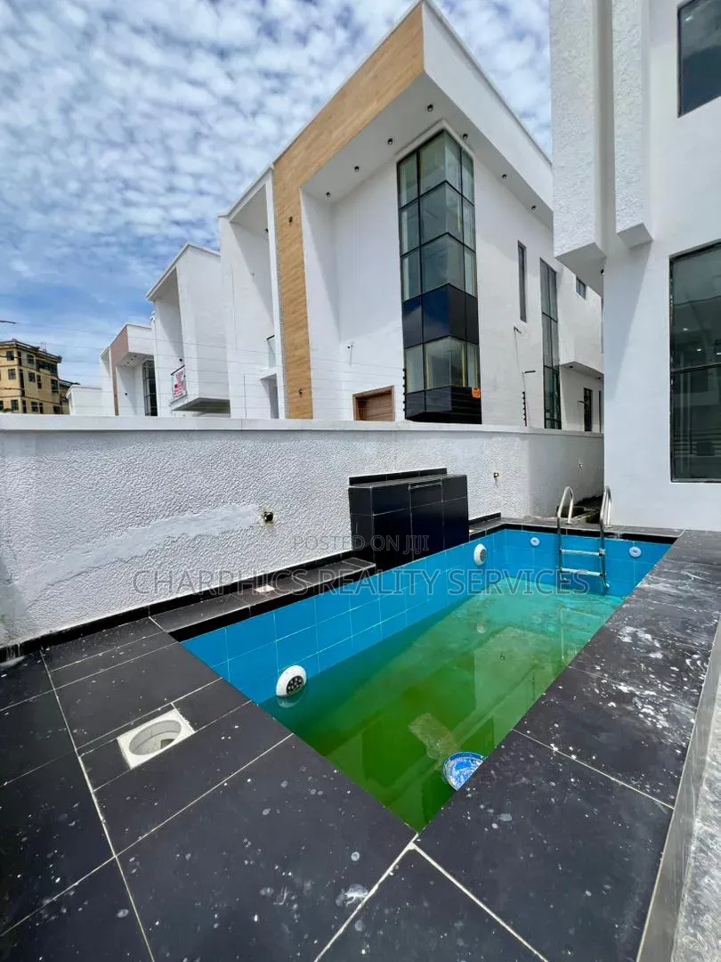 5bdrm Duplex in Chevron for sale