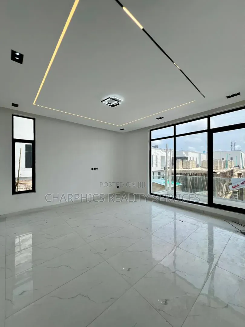 4bdrm Duplex in Chevron for sale