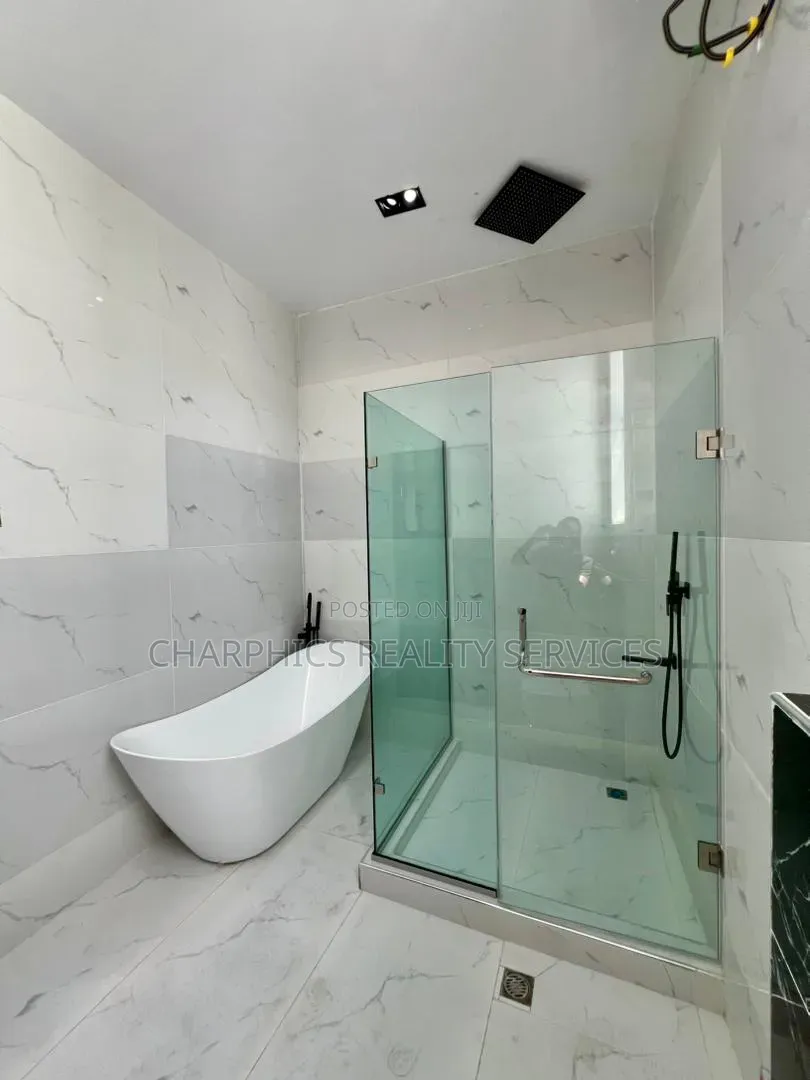 4bdrm Duplex in Chevron for sale