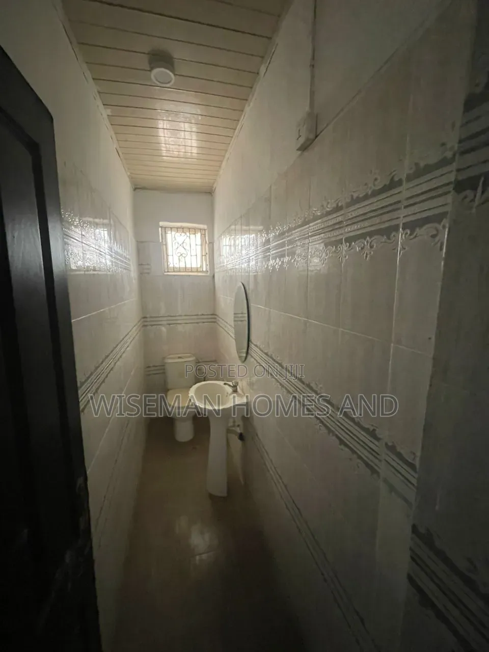 Mini Flat in Opposite Crown for rent