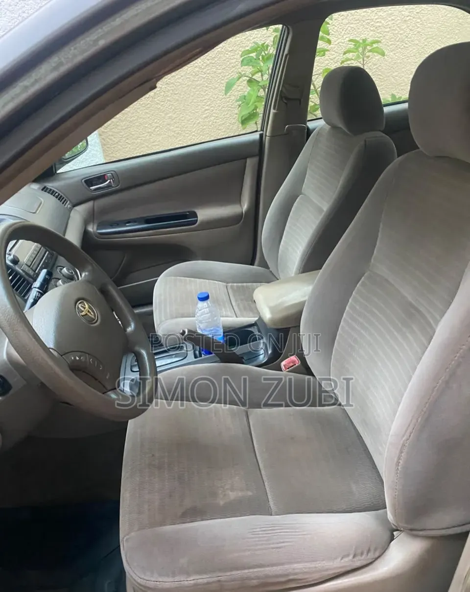 Toyota Camry 2005 Gray