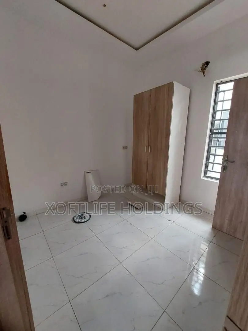 Mini Flat in Ikota for rent