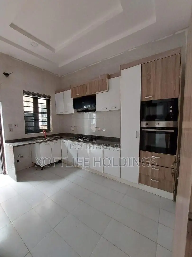 Mini Flat in Ikota for rent