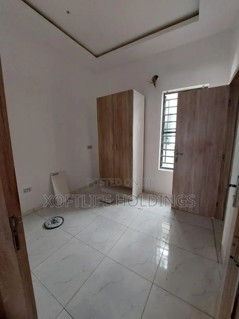 Mini Flat in Ikota for rent