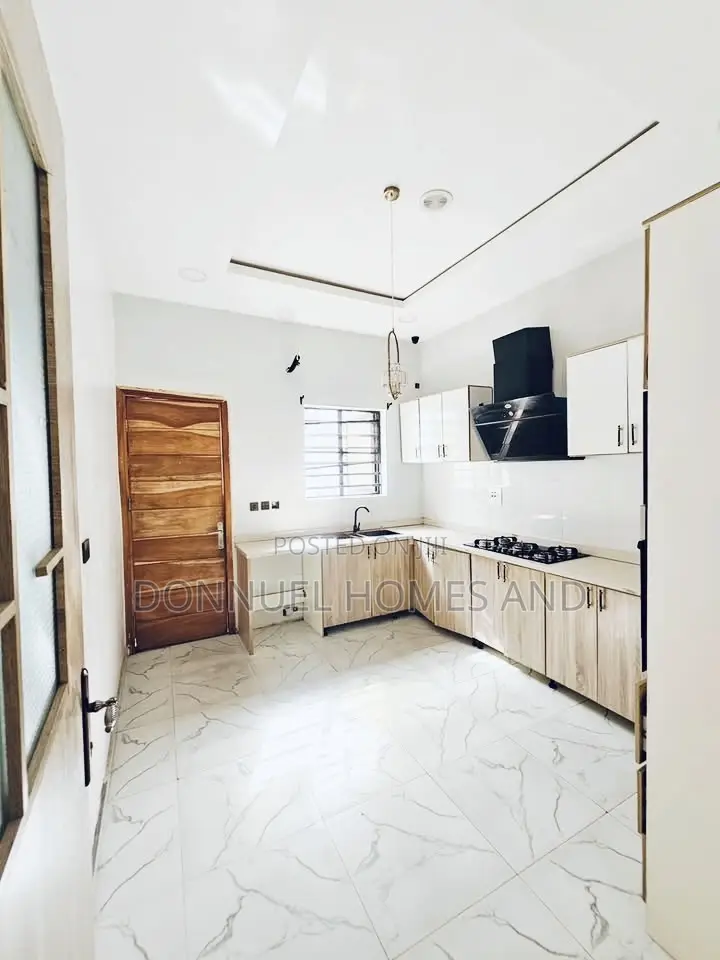 4bdrm Duplex in Ikota for rent