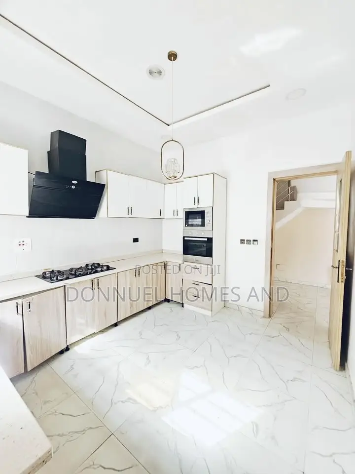 4bdrm Duplex in Ikota for rent