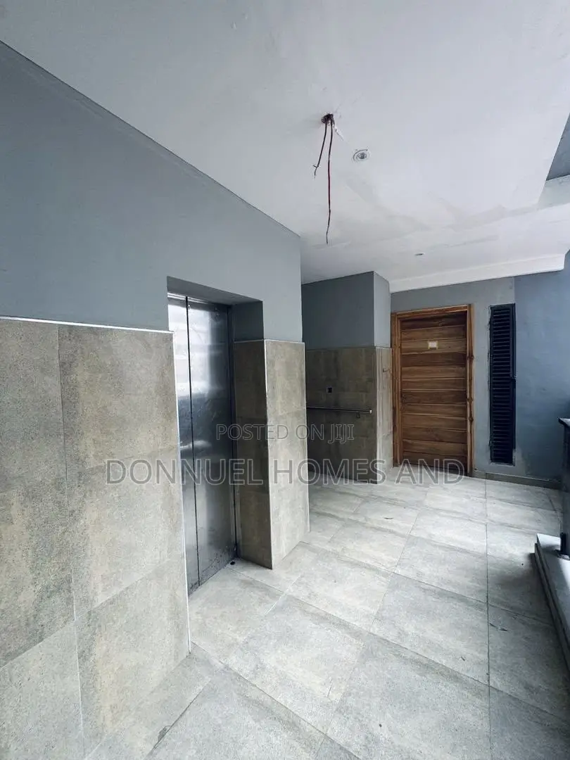 3bdrm Block of Flats in Lekki Phase 1 for rent