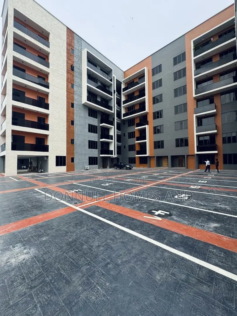 3bdrm Block of Flats in Lekki Phase 1 for rent