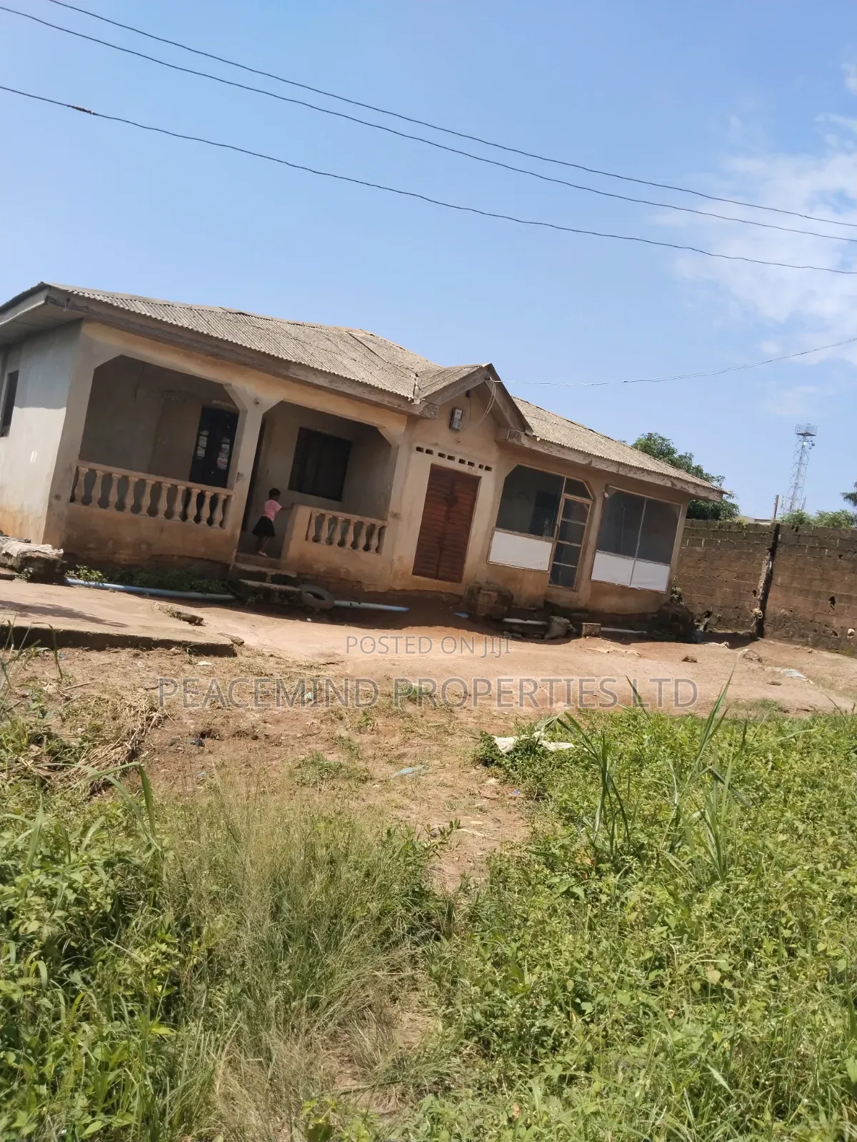 6bdrm Bungalow in Ogba Ayo, Ifo for sale