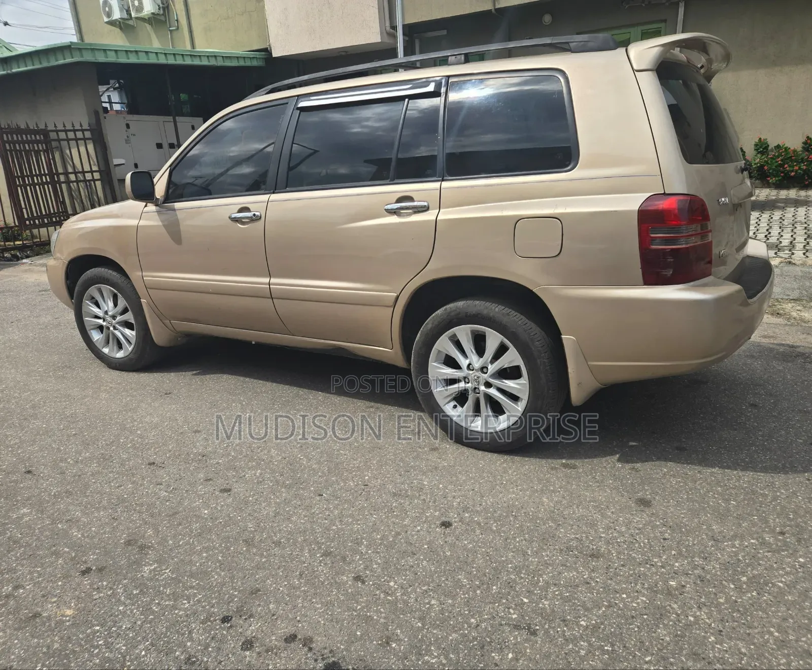 Toyota Highlander V6 FWD 2003 Gold