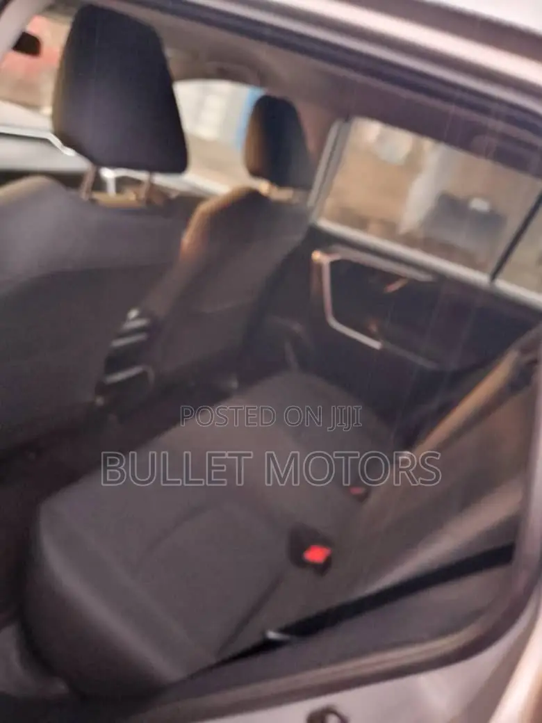 Toyota RAV4 LE AWD 2020 Silver