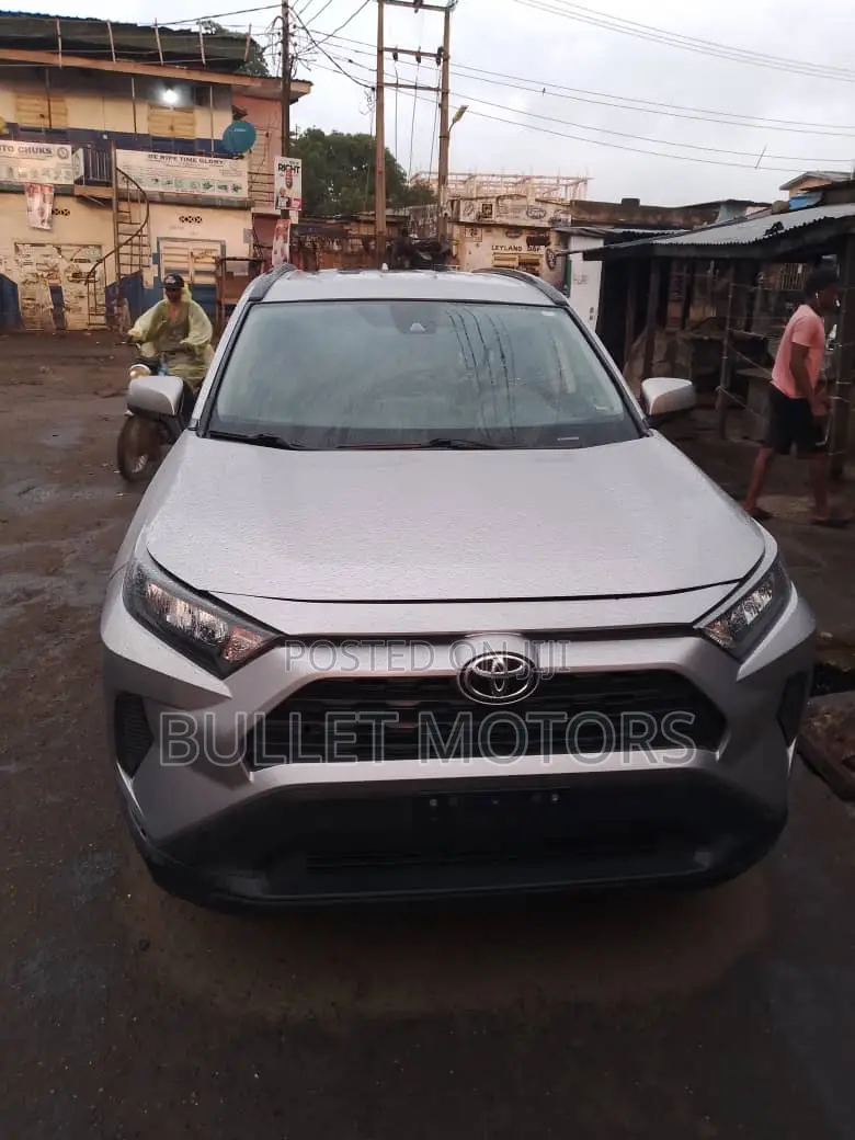 Toyota RAV4 LE AWD 2020 Silver