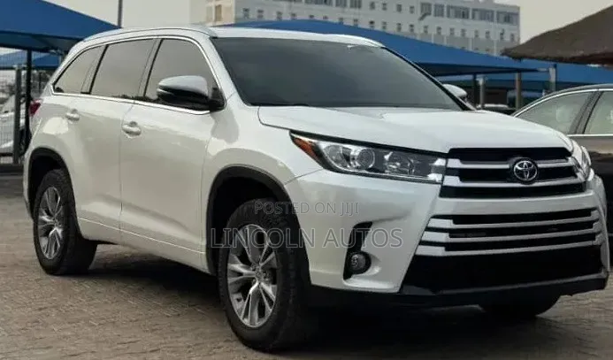 Toyota Highlander XLE 4x4 V6 (3.5L 6cyl 8A) 2018 White