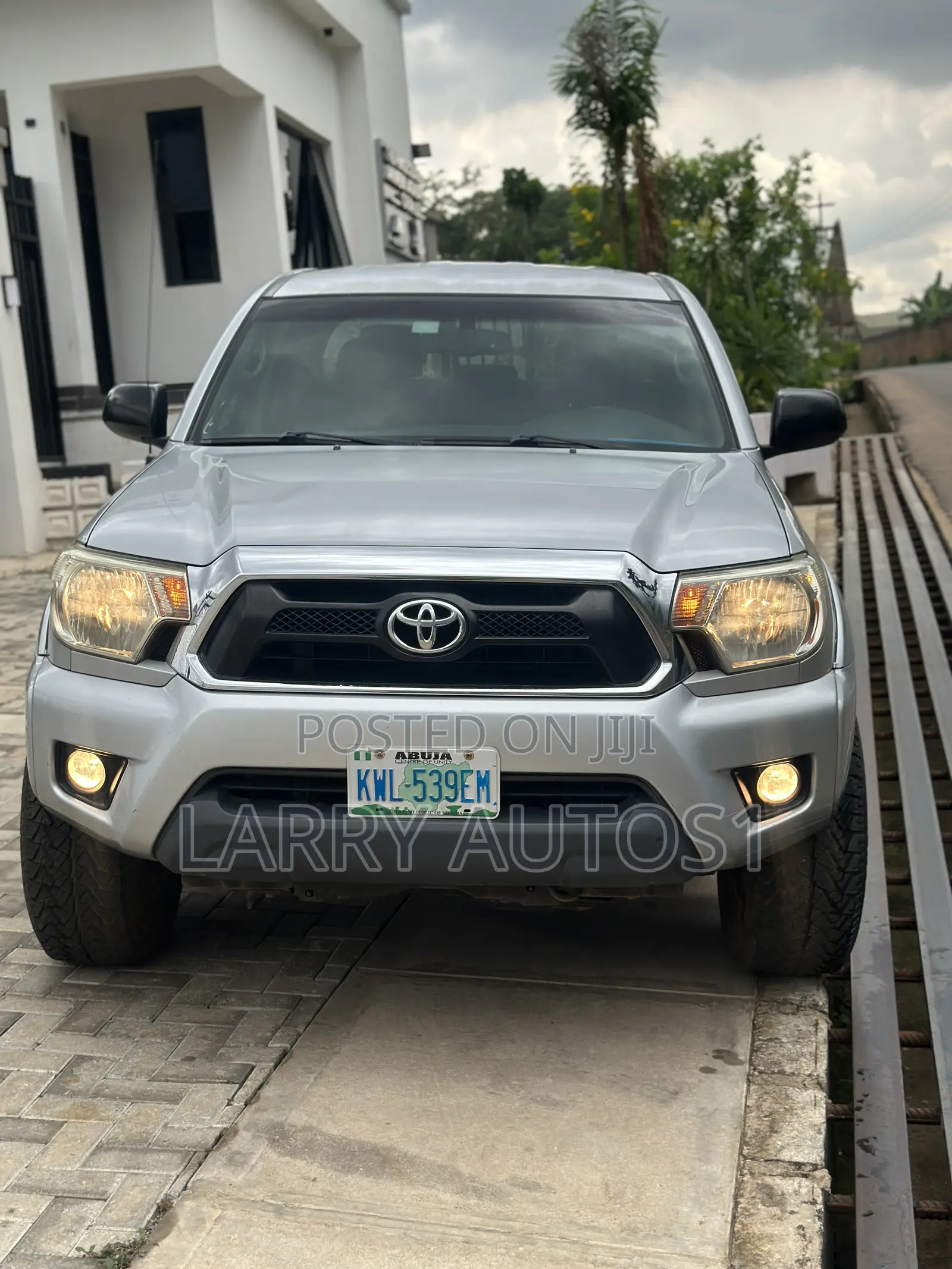 Toyota Tacoma Double Cab 4x4 4.0L V6 5-Speed Automatic 2013 Silver
