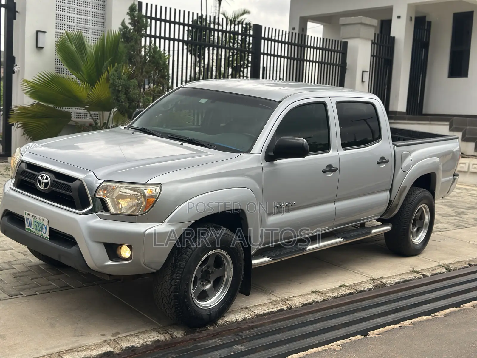 Toyota Tacoma Double Cab 4x4 4.0L V6 5-Speed Automatic 2013 Silver
