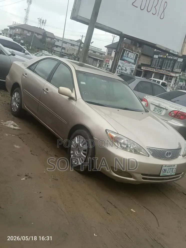 Toyota Camry 2004 Gold