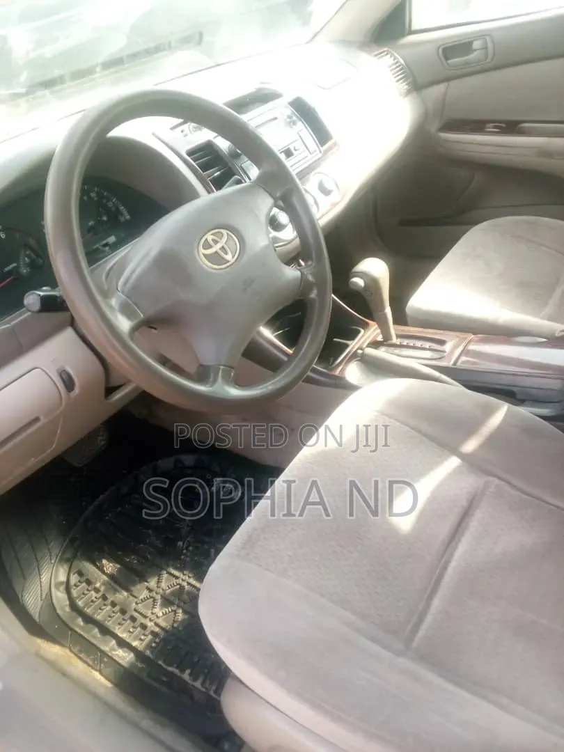 Toyota Camry 2004 Gold