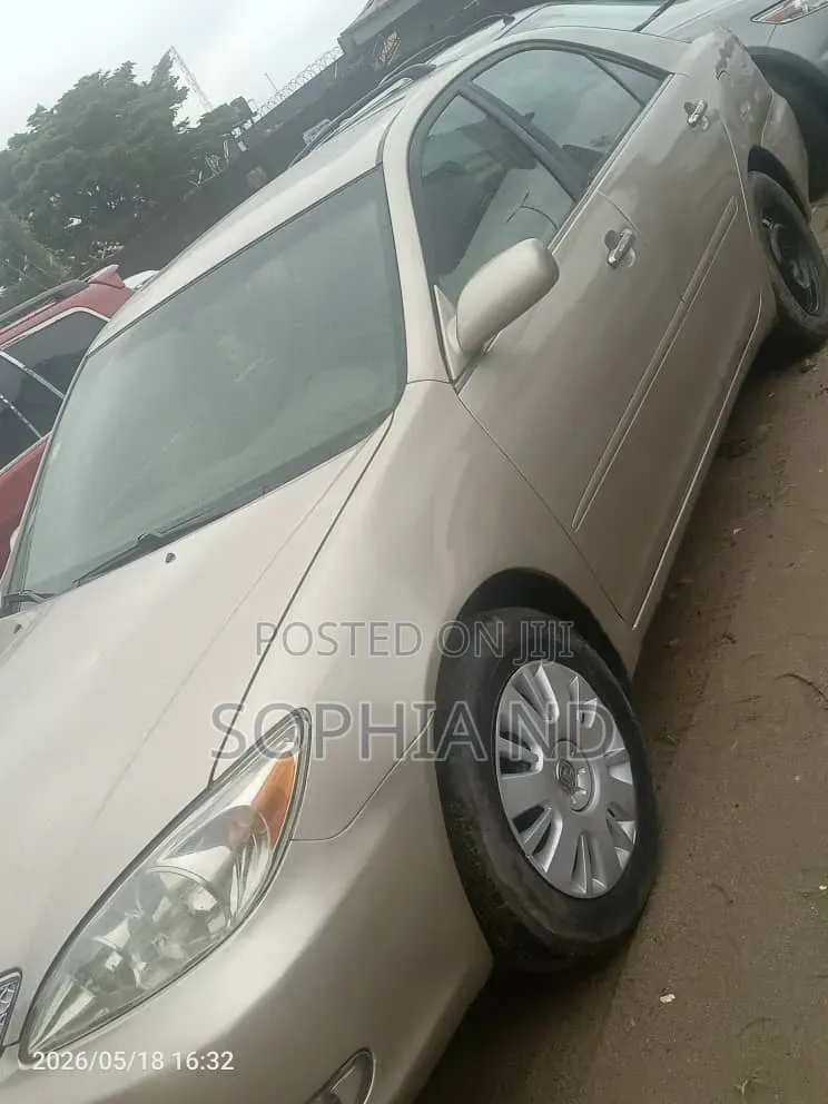 Toyota Camry 2004 Gold