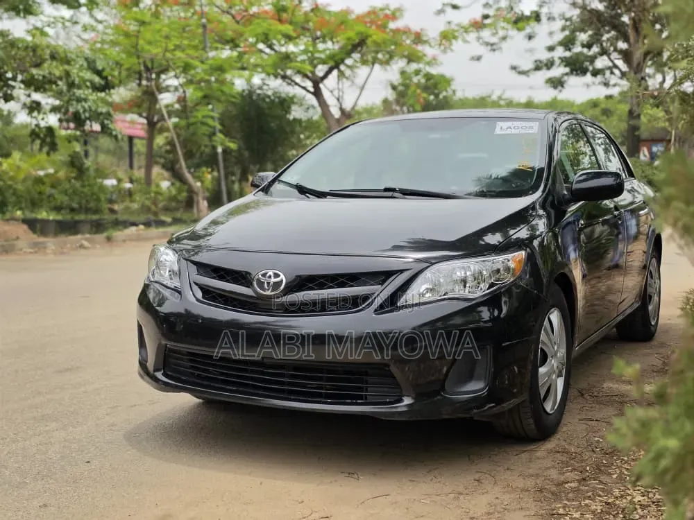 Toyota Corolla LE 4dr Sedan (1.8L 4cyl 4A) 2013 Black