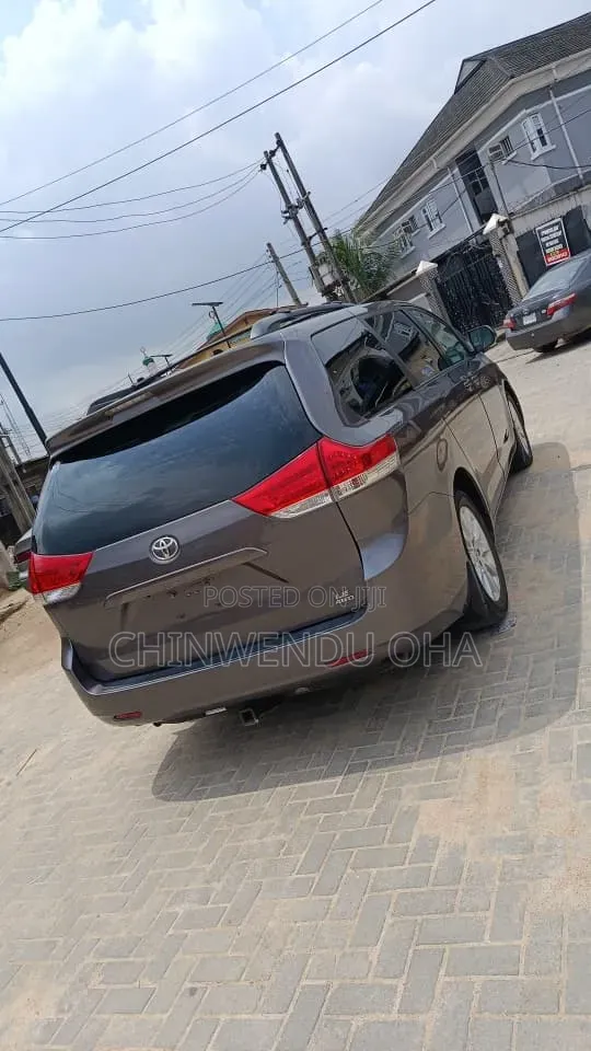 Toyota Sienna 2012 Gray