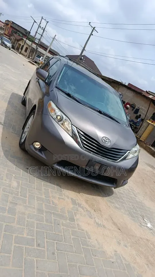 Toyota Sienna 2012 Gray