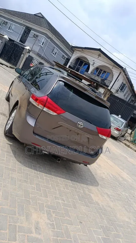Toyota Sienna 2012 Gray
