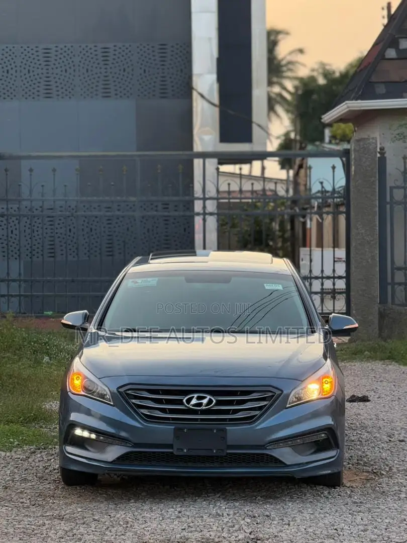 Hyundai Sonata Sport 4dr Sedan (2.4L 4cyl 6A) 2015 Gray