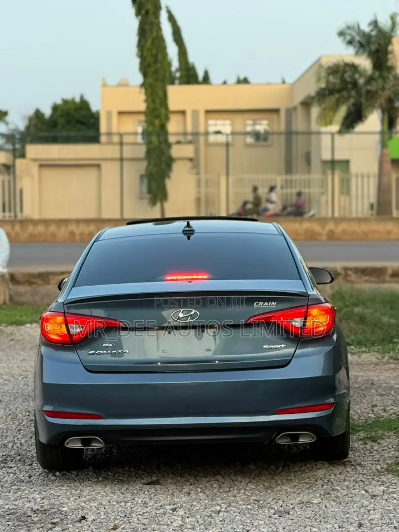 Hyundai Sonata Sport 4dr Sedan (2.4L 4cyl 6A) 2015 Gray