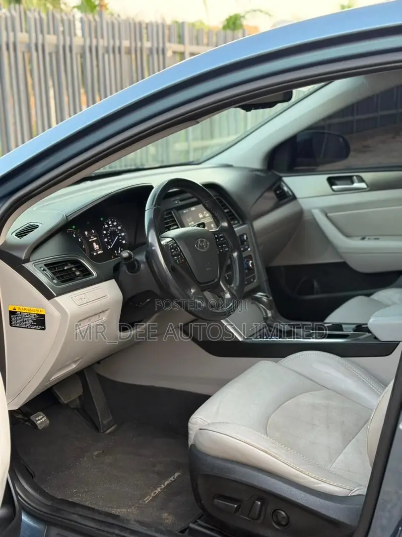 Hyundai Sonata Sport 4dr Sedan (2.4L 4cyl 6A) 2015 Gray