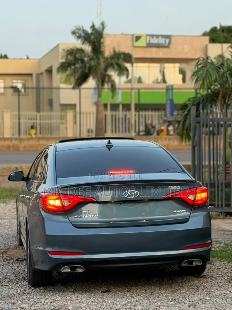 Hyundai Sonata Sport 4dr Sedan (2.4L 4cyl 6A) 2015 Gray