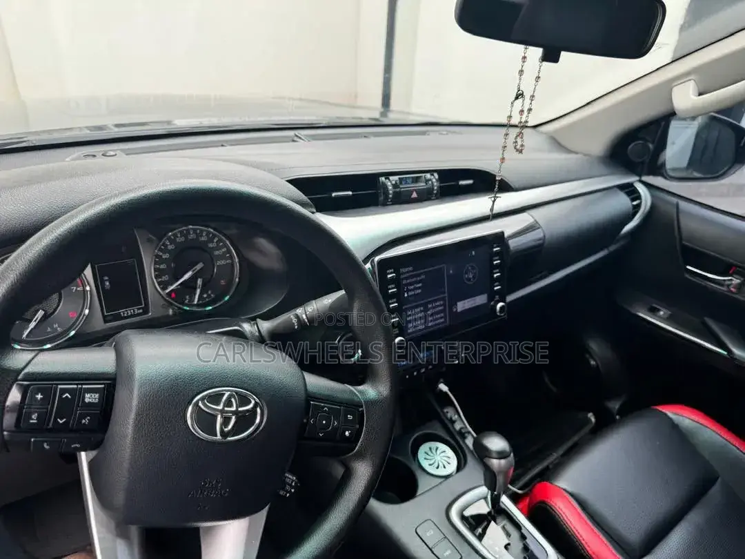 Toyota Hilux 2024 Black